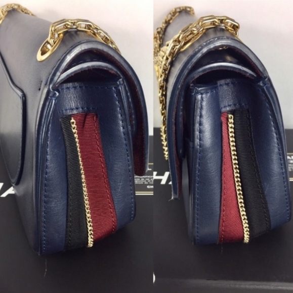 STUNNING  CHANEL double flap medallions - Picture 3 of 5